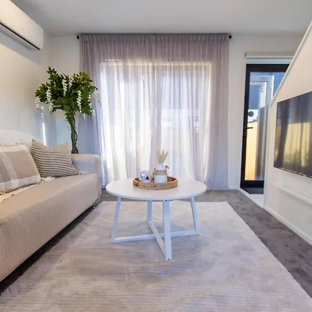 Stylish 2-Bedroom Haven Next To Hagley Park